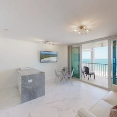 Totally Renovated Beachfront Condo at Apollo!