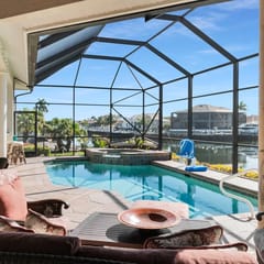 Waterfront 4 Bed | Pool, Spa, Southern Sun