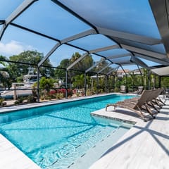 2 Bed Waterfront House I Minutes Away From The Beach