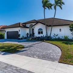 The Lighthouse"  l  Gorgeous Waterfront 3 Bed with Quick Access to Gulf!!