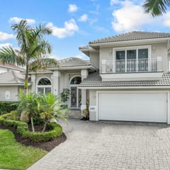 Charming 4 Bed Waterfront Escape w/ Heated Pool and Dock