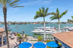 Luxury 3 Bed Condo at Popular Esplanade Overlooking Smokehouse Bay - Image 4