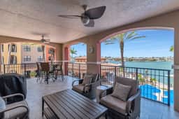 Luxury 3 Bed Condo at Popular Esplanade Overlooking Smokehouse Bay - Image 3