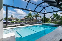 Luxurious Waterfront 4 Bed Island Retreat - Image 3