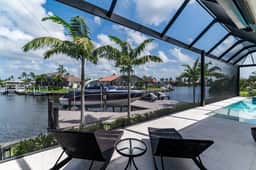 Luxurious Waterfront 4 Bed Island Retreat - Image 4