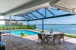Waterfront 3/3 Home with Panoramic Bay Views! - Image 5