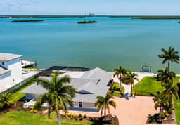 Waterfront 3/3 Home with Panoramic Bay Views! - Image 4