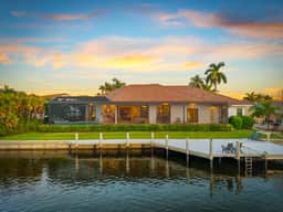 Luxe Waterfront 4 Bed Escape | Near Beach - Image 5