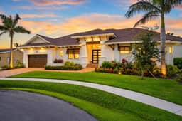 Luxe Waterfront 4 Bed Escape | Near Beach - Image 2