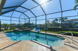 Waterfront 4 Bed | Pool, Spa, Southern Sun - Image 2