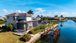Waterfront 4 Bed | Pool, Spa, Southern Sun - Image 3