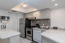 The "Sea-Winds" I Renovated Beachfront 2 Bed 2 Bath Condo - Image 2
