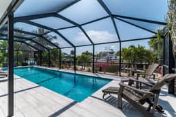 2 Bed Waterfront House I Minutes Away From The Beach - Image 2