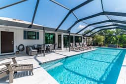 2 Bed Waterfront House I Minutes Away From The Beach - Image 4