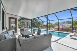2 Bed Waterfront House I Minutes Away From The Beach - Image 5