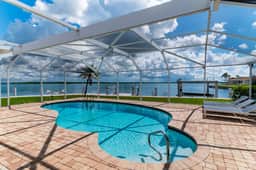 Waterfront Hideaway | Panoramic Bay Views - Image 3