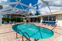 Waterfront Hideaway | Panoramic Bay Views - Image 4