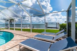 Waterfront Hideaway | Panoramic Bay Views - Image 5