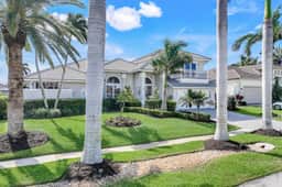 Charming 4 Bed Waterfront Escape w/ Heated Pool and Dock - Image 2