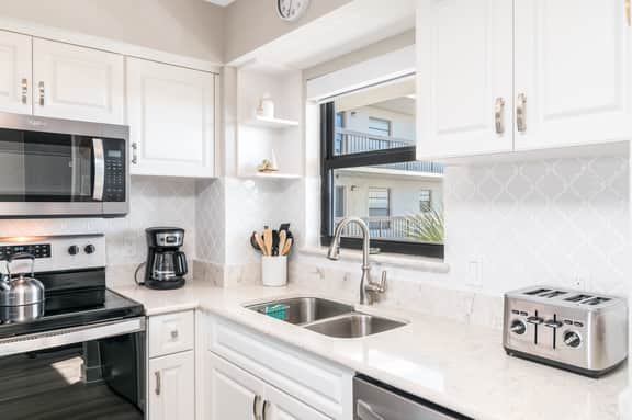 Full Reno Throughout I Views of Factory Bay - Image 5