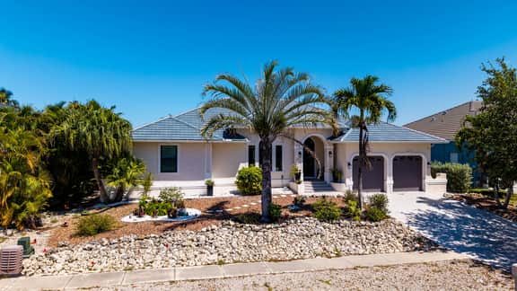 Island Time on Ivory I 4 Bed Waterfront Home - Image 3
