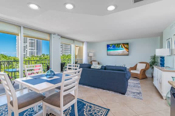 Renovated Condo Offering Free Beach Access! - Image 5