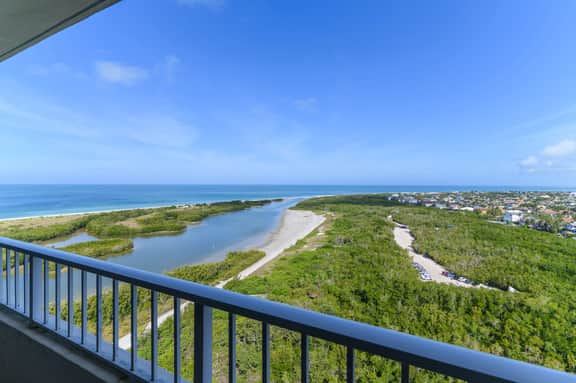 Stunning Beachfront Penthouse on 19th Floor I Desirable Front Unit - Image 4