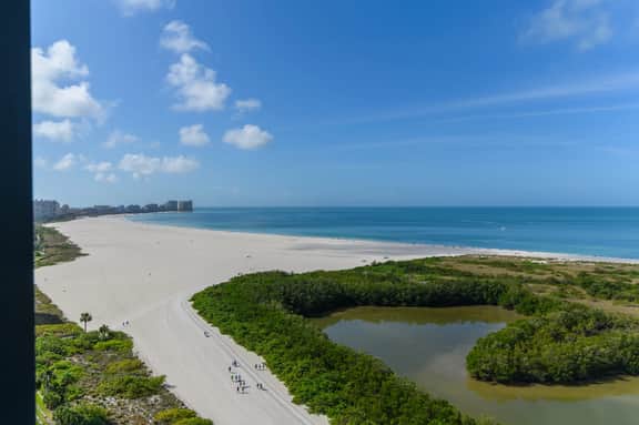Stunning Beachfront Penthouse on 19th Floor I Desirable Front Unit - Image 2