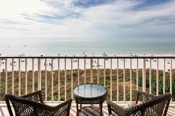 Beachfront I Breathtaking Views and Sunsets - Image 3
