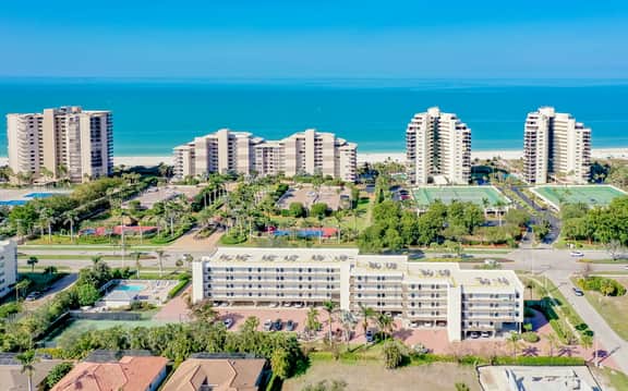 4th Floor 2 Bed I Walk to Beach & Marco Walk - Image 2