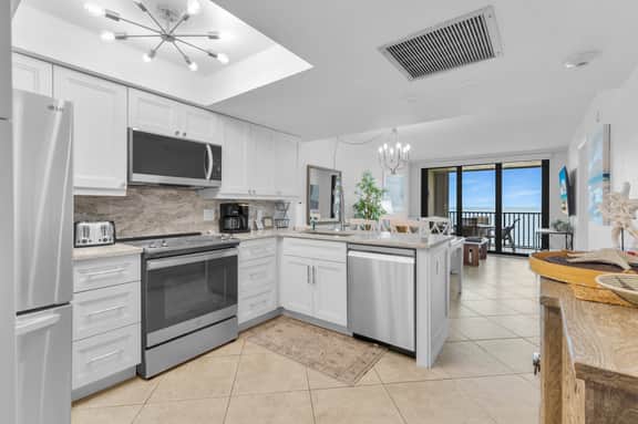Charming 2 Bed South End Beachfront Condo at Popular Seawinds - Image 5