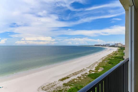 Charming 2 Bed South End Beachfront Condo at Popular Seawinds - Image 2