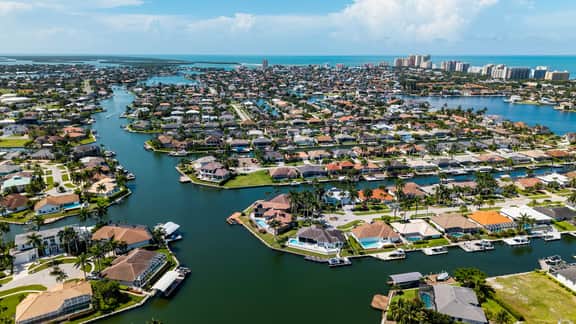 4 Bed Waterfront Retreat | Heated Pool - Image 5