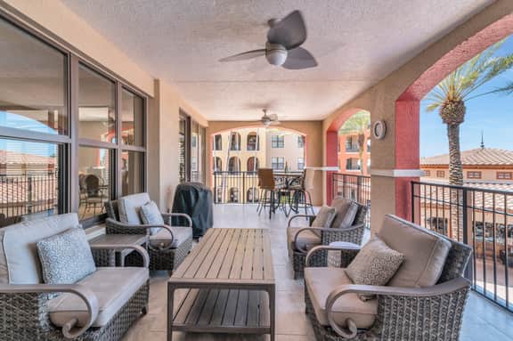 Luxury 3 Bed Condo at Popular Esplanade Overlooking Smokehouse Bay - Image 5