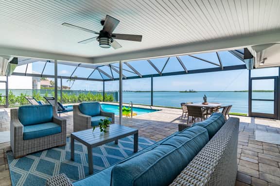 Waterfront 3/3 Home with Panoramic Bay Views! - Image 2
