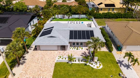 0.4 Mi Walk to Beach & Dining | Heated Pool - Image 4