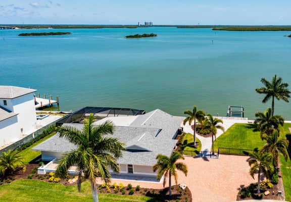 Waterfront 3/3 Home with Panoramic Bay Views! - Image 4