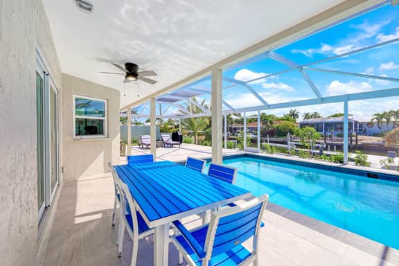 Waterfront Oasis Re-Done Throughout! 1 Mile From Winterberry Beach Access Pt - Image 3