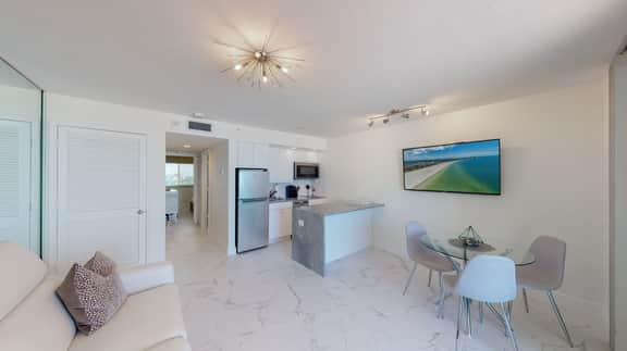 Totally Renovated Beachfront Condo at Apollo! - Image 3