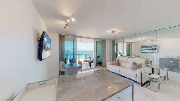 Totally Renovated Beachfront Condo at Apollo! - Image 2