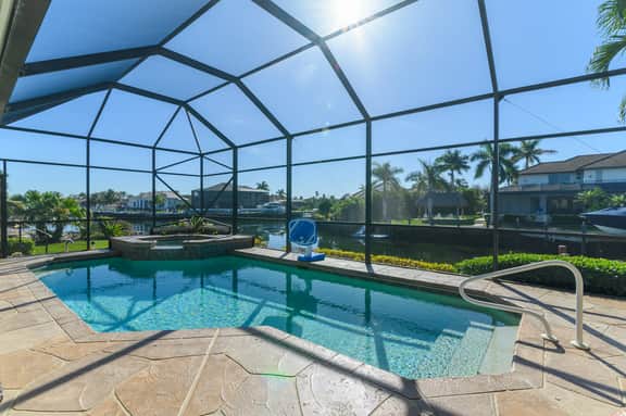 Waterfront 4 Bed | Pool, Spa, Southern Sun - Image 2