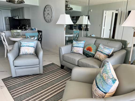 The "Sea-Winds" I Renovated Beachfront 2 Bed 2 Bath Condo - Image 4