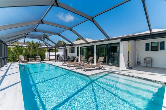 2 Bed Waterfront House I Minutes Away From The Beach - Image 3