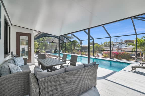 2 Bed Waterfront House I Minutes Away From The Beach - Image 5
