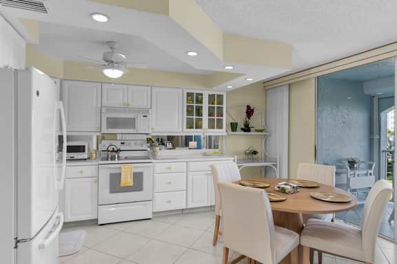 1 Bed Steps to Beach Access & JW Marriott - Image 5
