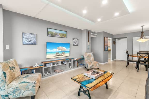2 Bed Beachfront Condo With Pool Views - Image 2