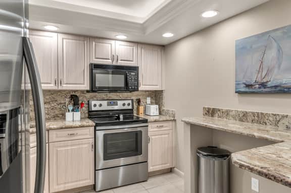 2 Bed Beachfront Condo With Pool Views - Image 4