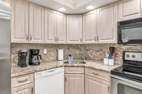 2 Bed Beachfront Condo With Pool Views - Image 5