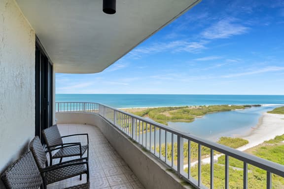 Stunning Beachfront Penthouse on 19th Floor I Desirable Front Unit - Image 1