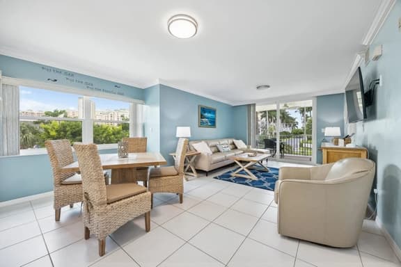 Luxurious Island 3 Bed Retreat I Walk to Beach - Image 1